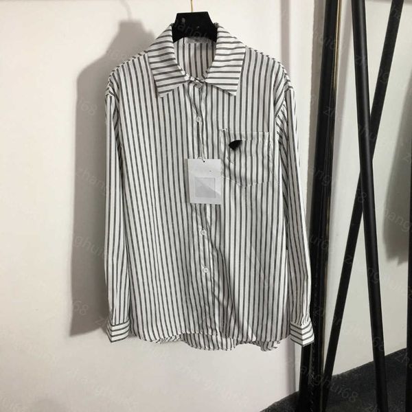 23ss women shirt womens designer clothing high neck blouse lapel logo embroidered pocket striped long sleeve shirt women clothes, White
23ss women shirt womens designer clothing high neck blouse lapel logo embroidered pocket striped long sleeve shirt women clothes, White