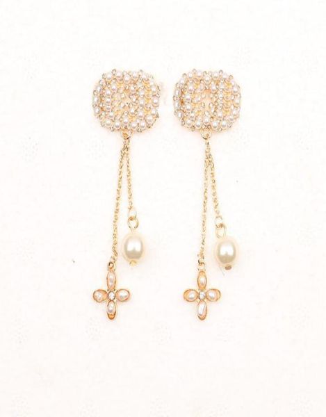 luxury designer brand double letter stud earrings fashion women tassel chain earring crystal rhinestone pearl pendant ear loop wom1996147, Golden;silver
luxury designer brand double letter stud earrings fashion women tassel chain earring crystal rhinestone pearl pendant ear loop wom1996147, Golden;silver