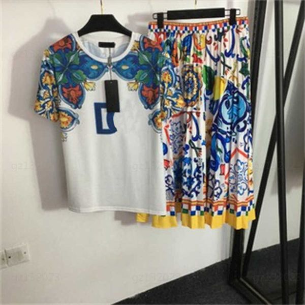 women t shirt two piece set retro print blue fashion round neck short sleeve t-shirt high waist pleated half skirt designer daily leisure su, White
women t shirt two piece set retro print blue fashion round neck short sleeve t-shirt high waist pleated half skirt designer daily leisure su, White