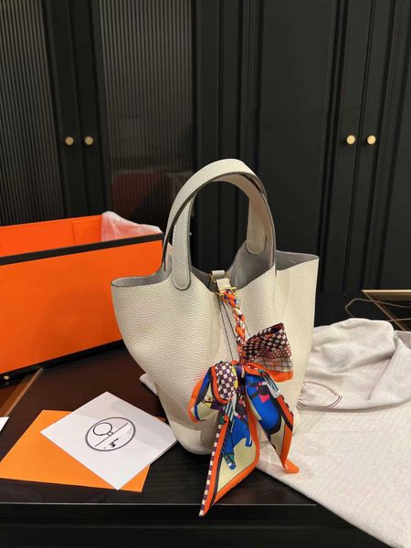 bucket bags leather tote bag with lock designer handbag gold palladium hardware quality open simple bag women calfskin picotin basket bag wh
bucket bags leather tote bag with lock designer handbag gold palladium hardware quality open simple bag women calfskin picotin basket bag wh