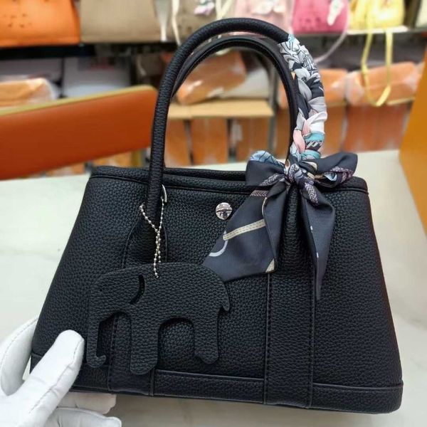 factory wholesale designer h ormes totes handbags garden bag real leather womens 2023 new trend large capacity bucket one shoulder crossbody
factory wholesale designer h ormes totes handbags garden bag real leather womens 2023 new trend large capacity bucket one shoulder crossbody