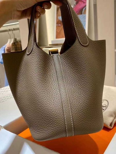 wholesale designer h ormes totes handbags miss bao's hand-made vegetable basket women's bag leather tc18 litchi grain portable buc
wholesale designer h ormes totes handbags miss bao's hand-made vegetable basket women's bag leather tc18 litchi grain portable buc