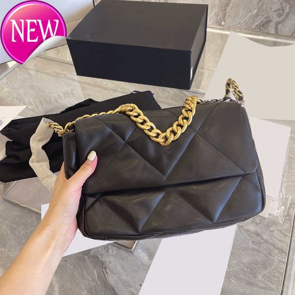women's brand designers shoulder bags tote new fashion classic portable clamshell bag textured leather quilted chain crossbody bag fact
women's brand designers shoulder bags tote new fashion classic portable clamshell bag textured leather quilted chain crossbody bag fact
