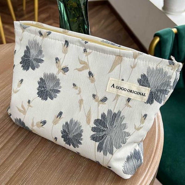 large capacity hand-painted artistic makeup bag small fresh and portable travel storage bag double layer canvas zipper wash bag
large capacity hand-painted artistic makeup bag small fresh and portable travel storage bag double layer canvas zipper wash bag