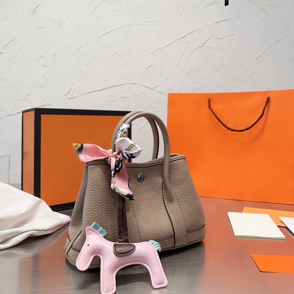 totes herbag garden bag classical tote bag women leather designer handbag party crossbody bags clutches purses
totes herbag garden bag classical tote bag women leather designer handbag party crossbody bags clutches purses