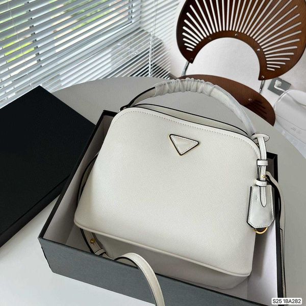 classic designer handheld shell bag cowhide women's shopping bag 2023 new p home handbag genuine leather fashion 1ba282
classic designer handheld shell bag cowhide women's shopping bag 2023 new p home handbag genuine leather fashion 1ba282