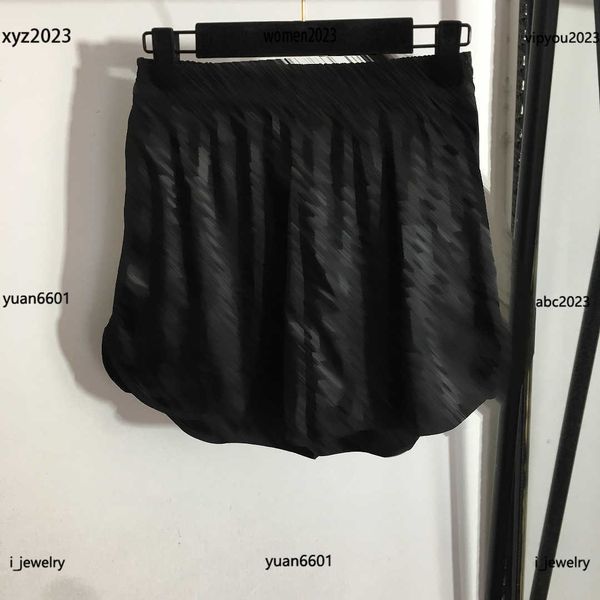 designer women shorts fashion girl casual shorts size s- full body letter jacquard design bottoms june25, White;black
designer women shorts fashion girl casual shorts size s- full body letter jacquard design bottoms june25, White;black