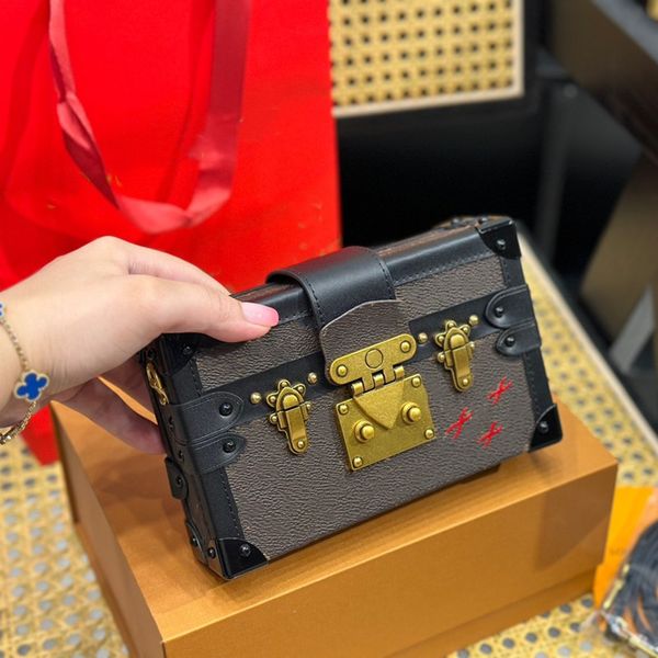 5a wholesale shoulder bags luxury petite malle bag designer box bags design women old flower trunk messenger bag small square bag
5a wholesale shoulder bags luxury petite malle bag designer box bags design women old flower trunk messenger bag small square bag