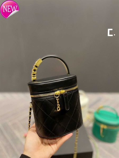 women's brand designer handbags shoulder bags crossbody bags tote 2023 new fashion retro oval bucket bag texture gold chain portable bu
women's brand designer handbags shoulder bags crossbody bags tote 2023 new fashion retro oval bucket bag texture gold chain portable bu