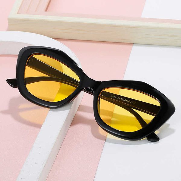 new small frame cat's eye men's and women's fashion street jelly color personalized sunglasses, White;black
new small frame cat's eye men's and women's fashion street jelly color personalized sunglasses, White;black