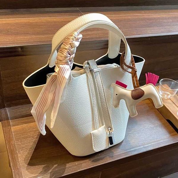wholesale designer h ormes totes handbags women's bag new high capacity versatile handheld vegetable basket feel one shoulder water buc
wholesale designer h ormes totes handbags women's bag new high capacity versatile handheld vegetable basket feel one shoulder water buc