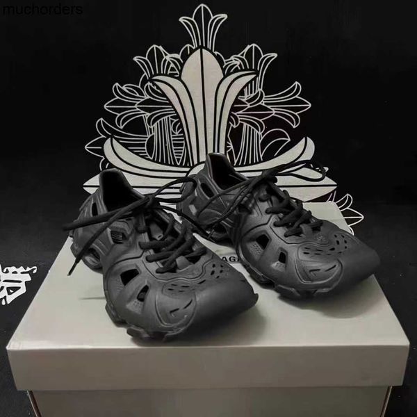 2023 paris new hole shoes sandals men's running leisure beach outdoor leisure dark hole shoes, Black
2023 paris new hole shoes sandals men's running leisure beach outdoor leisure dark hole shoes, Black