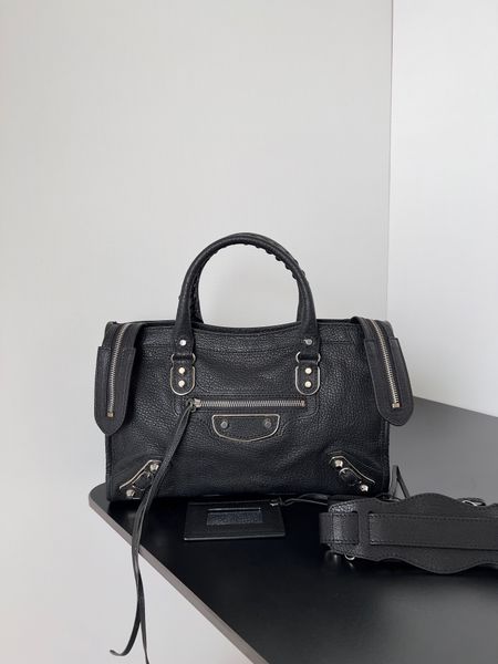 classic women's biker bag high-end quality tote soft goat leather crossbody bag design sense shoulder bag with a removable strap very p
classic women's biker bag high-end quality tote soft goat leather crossbody bag design sense shoulder bag with a removable strap very p