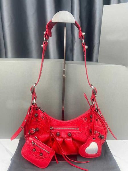 lady le cagole motorcycle shoulder bag rivet leather fashion with chain half crescent crossbody bags clutch wallet purse luxury designers re
lady le cagole motorcycle shoulder bag rivet leather fashion with chain half crescent crossbody bags clutch wallet purse luxury designers re