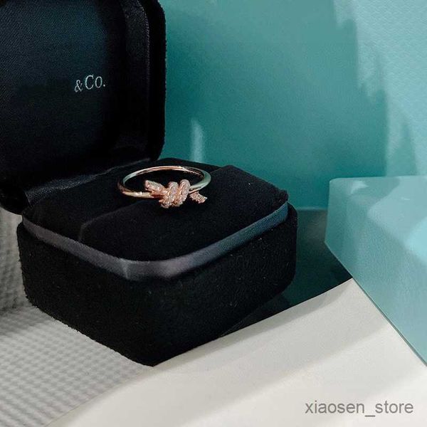 wedding rings luxurys designers ring knotting rings for women new fashion couple jewelry casual beach r230627, Slivery;golden
wedding rings luxurys designers ring knotting rings for women new fashion couple jewelry casual beach r230627, Slivery;golden