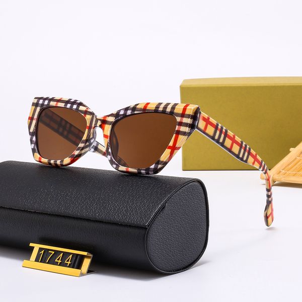 classic fashion glasses designer sunglasses ladies designers glasses designers men glasses triomphe quay lunette homme mixed color full fram, White;black
classic fashion glasses designer sunglasses ladies designers glasses designers men glasses triomphe quay lunette homme mixed color full fram, White;black