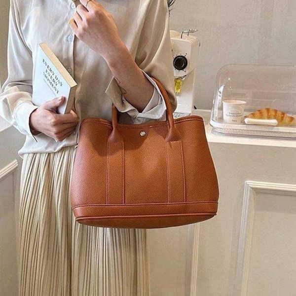 factory wholesale designer h ormes totes handbags solid color handheld bag for women 2023 new summer casual bucket fashion work one shoulder
factory wholesale designer h ormes totes handbags solid color handheld bag for women 2023 new summer casual bucket fashion work one shoulder