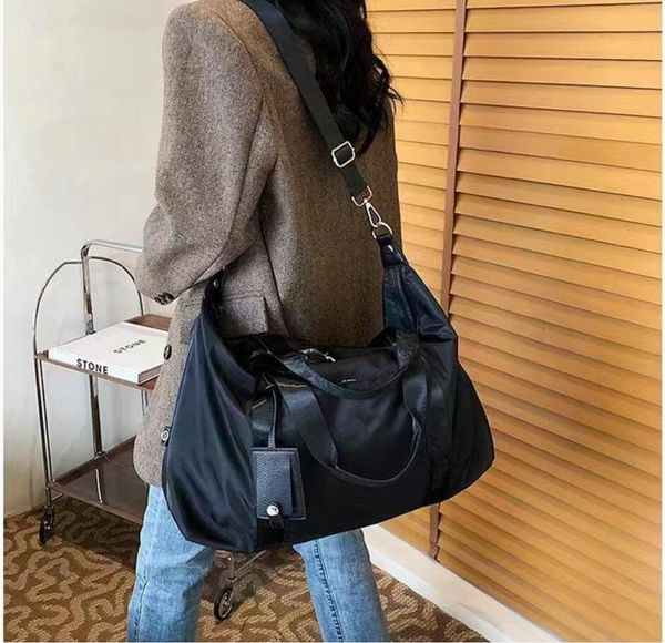 traveling bag leather designer men duffel bags suitcases luggage sport outdoor packs shoulder travel bags messenger bag totes bags high-capa
traveling bag leather designer men duffel bags suitcases luggage sport outdoor packs shoulder travel bags messenger bag totes bags high-capa