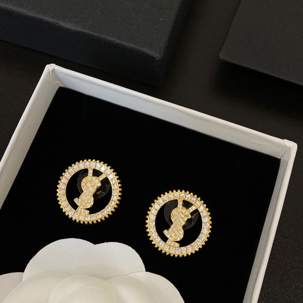2 colors women designer stud earrings luxury style full diamonds trendy brass engagement earring wholesale, Golden;silver
2 colors women designer stud earrings luxury style full diamonds trendy brass engagement earring wholesale, Golden;silver