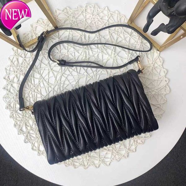 brand designer shoulder bags crossbody bag tote 2023 new miu fashion matching texture leather pleated portable multi-functional envelope bag
brand designer shoulder bags crossbody bag tote 2023 new miu fashion matching texture leather pleated portable multi-functional envelope bag