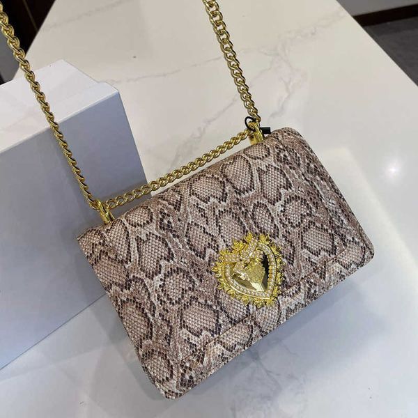 devotion shoulder bag crossbody women fashion snake pattern heart buckle chain bag luxury dg designer hand wallet 12 styles size 22x14cm
devotion shoulder bag crossbody women fashion snake pattern heart buckle chain bag luxury dg designer hand wallet 12 styles size 22x14cm