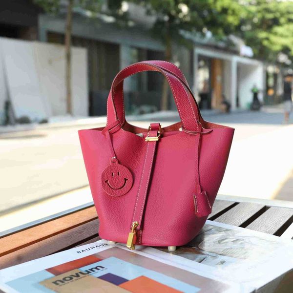h bag designer luxury bag vegetable basket women's leather hand shoulder litchi grain bucket bags94pb0ap picotin
h bag designer luxury bag vegetable basket women's leather hand shoulder litchi grain bucket bags94pb0ap picotin