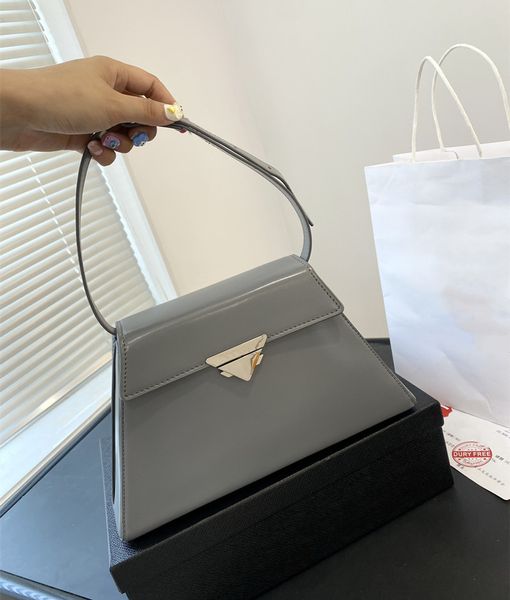 shoulder bags pu leather new vintage underarm bag p designer triangle buckle trapezoid bag hobo fashion cool clutch bag
shoulder bags pu leather new vintage underarm bag p designer triangle buckle trapezoid bag hobo fashion cool clutch bag
