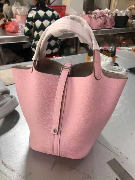 wholesale designer h ormes totes handbags 2023 jinkui purple new style vegetable basket bag 18cm water bucket wrap layer cow skin litchi pat
wholesale designer h ormes totes handbags 2023 jinkui purple new style vegetable basket bag 18cm water bucket wrap layer cow skin litchi pat