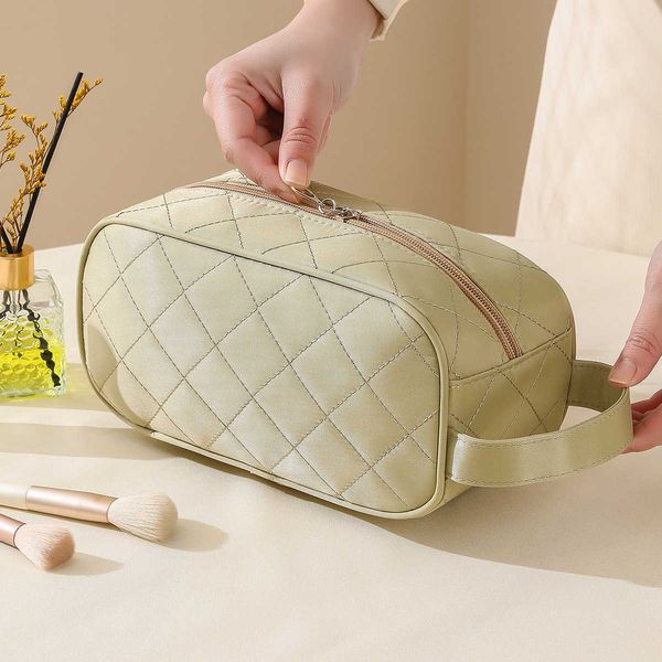 korean edition makeup bag large capacity 2023 new portable travel wash bag waterproof storage bag diamond checked handbag
korean edition makeup bag large capacity 2023 new portable travel wash bag waterproof storage bag diamond checked handbag