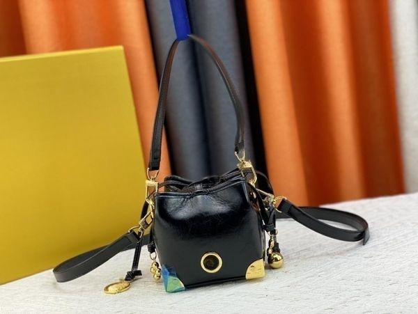 2023 autumn/winter collection designer's new mini square drawstring bucket bag single shoulder bag diagonal straddle bag at the end of
2023 autumn/winter collection designer's new mini square drawstring bucket bag single shoulder bag diagonal straddle bag at the end of