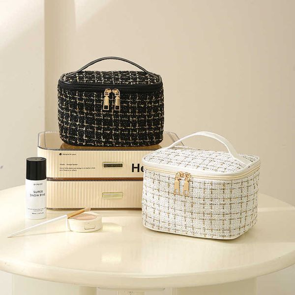 2023 new xiaoxiangfeng makeup bag women's large capacity high beauty portable cosmetics storage bag
2023 new xiaoxiangfeng makeup bag women's large capacity high beauty portable cosmetics storage bag