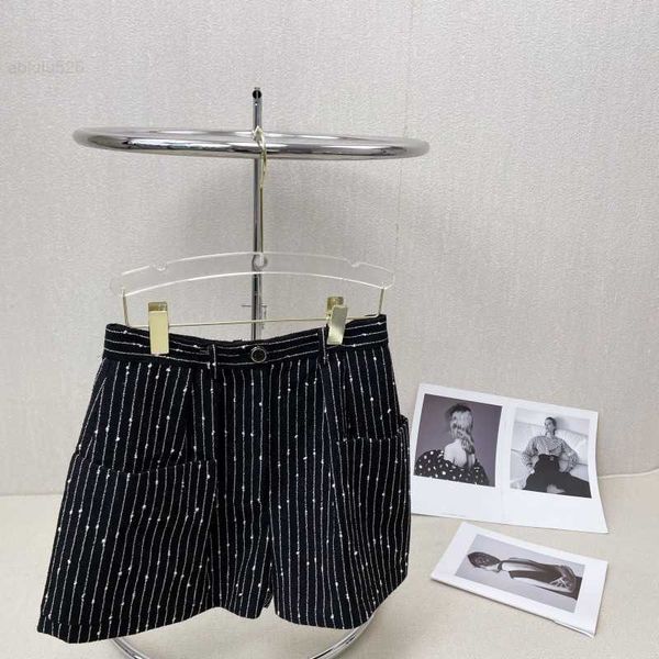 small fragrant stripe high waist wide leg shorts for women's spring/summer 2023 new black slim shining diamond wang casual pants, White;black
small fragrant stripe high waist wide leg shorts for women's spring/summer 2023 new black slim shining diamond wang casual pants, White;black