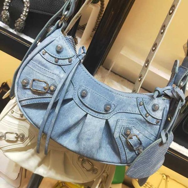h bag design leather balenicass biker bag french paris locomotive rivet pleated crescent three in one 2022 new fashion cool shoulder armpit
h bag design leather balenicass biker bag french paris locomotive rivet pleated crescent three in one 2022 new fashion cool shoulder armpit