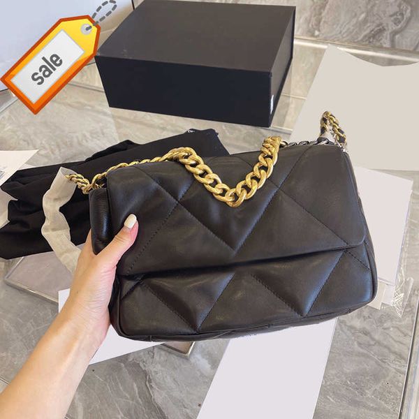 women's brand designers shoulder bags fashion classic portable clamshell bag textured leather quilted chain tote factory direct sales
women's brand designers shoulder bags fashion classic portable clamshell bag textured leather quilted chain tote factory direct sales