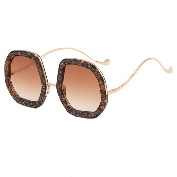 2023 new large trend diamond rimmed frame men and women street pgraphy fashion tiktok same designer mens sunglasses brands, White;black
2023 new large trend diamond rimmed frame men and women street pgraphy fashion tiktok same designer mens sunglasses brands, White;black