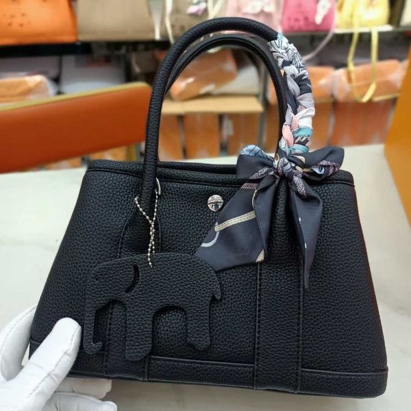 factory wholesale designer h ormes totes handbags garden bag leather tote portable large capacity bucket 2023 new trendy one shoulder crossb
factory wholesale designer h ormes totes handbags garden bag leather tote portable large capacity bucket 2023 new trendy one shoulder crossb