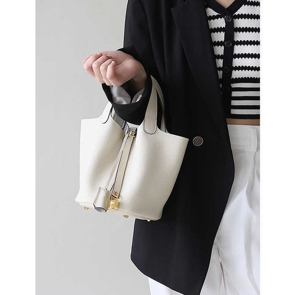 wholesale designer h ormes totes handbags layer cowhide basket bag leather female minority design large capacity handbag bucket have logo
wholesale designer h ormes totes handbags layer cowhide basket bag leather female minority design large capacity handbag bucket have logo