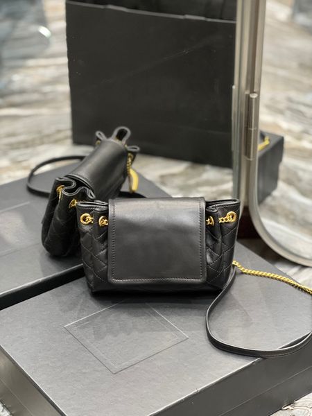 2023 new women's shoulder bag high-end quality crossbody bag sheepskin feel soft and comfortable upper body effect invincible can be in
2023 new women's shoulder bag high-end quality crossbody bag sheepskin feel soft and comfortable upper body effect invincible can be in