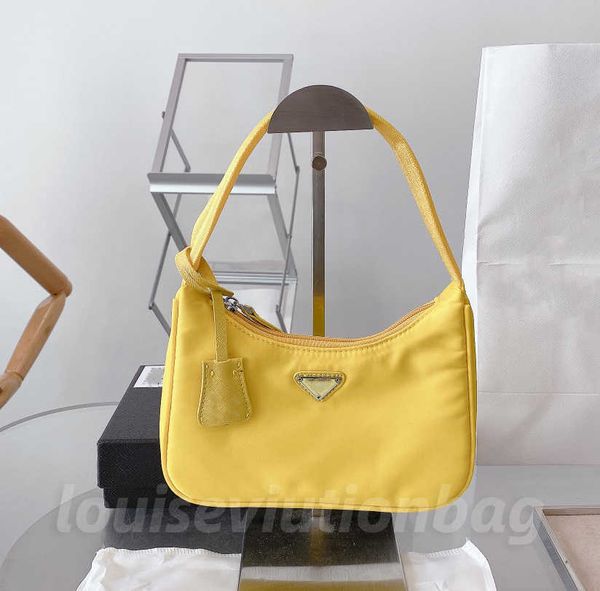 luxurys bag pra three-in-one underarm bag hobo crescent bag nylon canvas versatile chain bag single shoulder diagonal handbag crossbody bags
luxurys bag pra three-in-one underarm bag hobo crescent bag nylon canvas versatile chain bag single shoulder diagonal handbag crossbody bags