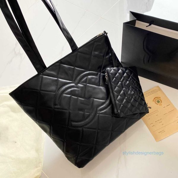 2023 designer channel bag slarge capacity bag women's new fashion lingge thread shoulder bag versatile commuter simple large letter mes
2023 designer channel bag slarge capacity bag women's new fashion lingge thread shoulder bag versatile commuter simple large letter mes