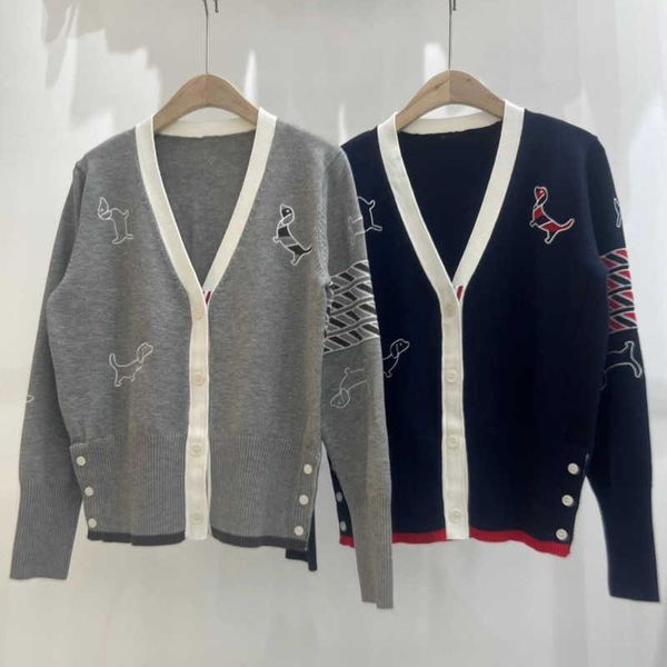 fashion striped knitwear women v-neck cardigan sweater designer clothing luxury brand knitted embroidered jumper loose knit shirt size s-xl, White
fashion striped knitwear women v-neck cardigan sweater designer clothing luxury brand knitted embroidered jumper loose knit shirt size s-xl, White