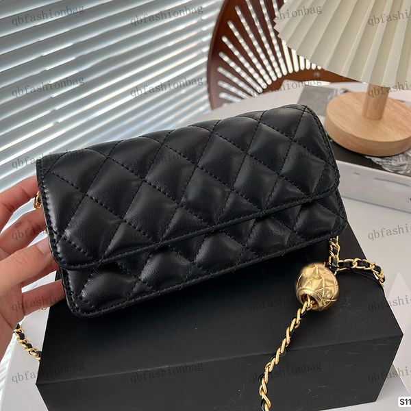 designer womens shoulder bag leather diamond check clamshell hardware metal c-buckle envelope bag matelasse chain crossbody bags gold ball c
designer womens shoulder bag leather diamond check clamshell hardware metal c-buckle envelope bag matelasse chain crossbody bags gold ball c