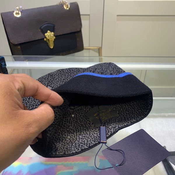 beanie hat fashion designer letter men's and women's casual hats fall and winter high-quality wool knitted cap cashmere hat 8 colo, Blue;gray
beanie hat fashion designer letter men's and women's casual hats fall and winter high-quality wool knitted cap cashmere hat 8 colo, Blue;gray
