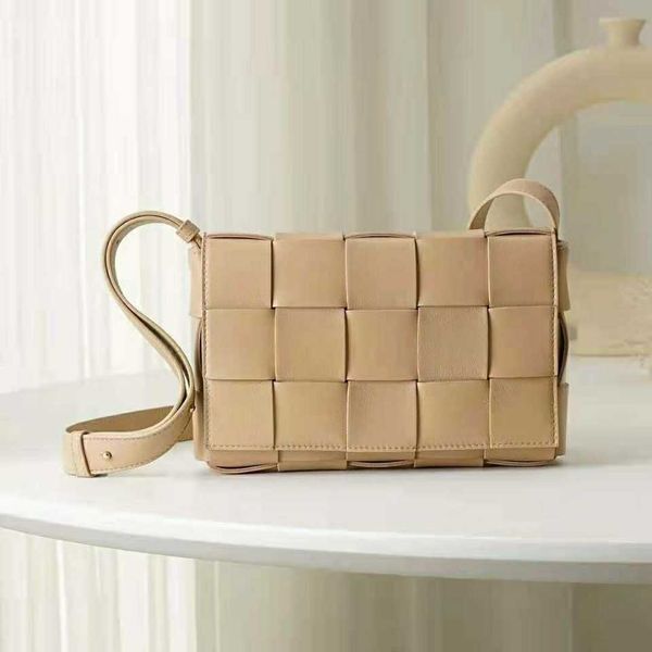 designers bag veneta bottega new cassette woven bag magic cube bag single shoulder diagonal cross hand woven bag woven women's bag
designers bag veneta bottega new cassette woven bag magic cube bag single shoulder diagonal cross hand woven bag woven women's bag