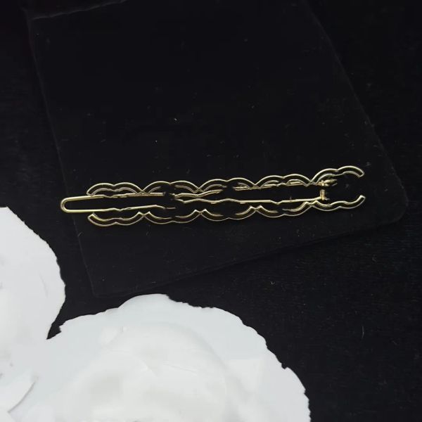 classic fashion designer brand letter c hair clip metal designer barrettes letters ccity barrettes hair accessories hairhoop channel headwea
classic fashion designer brand letter c hair clip metal designer barrettes letters ccity barrettes hair accessories hairhoop channel headwea