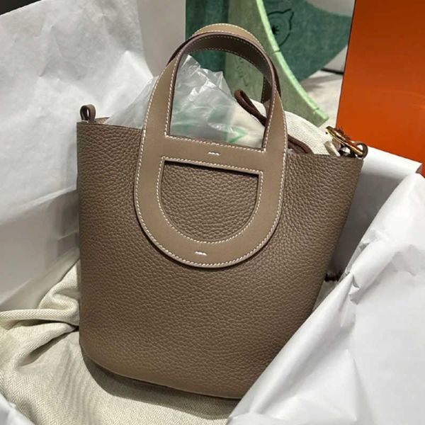 wholesale designer h ormes totes handbags 2023 new togo layer cowhide pig nose vegetable basket bucket bag handheld one shoulder crossbody l
wholesale designer h ormes totes handbags 2023 new togo layer cowhide pig nose vegetable basket bucket bag handheld one shoulder crossbody l
