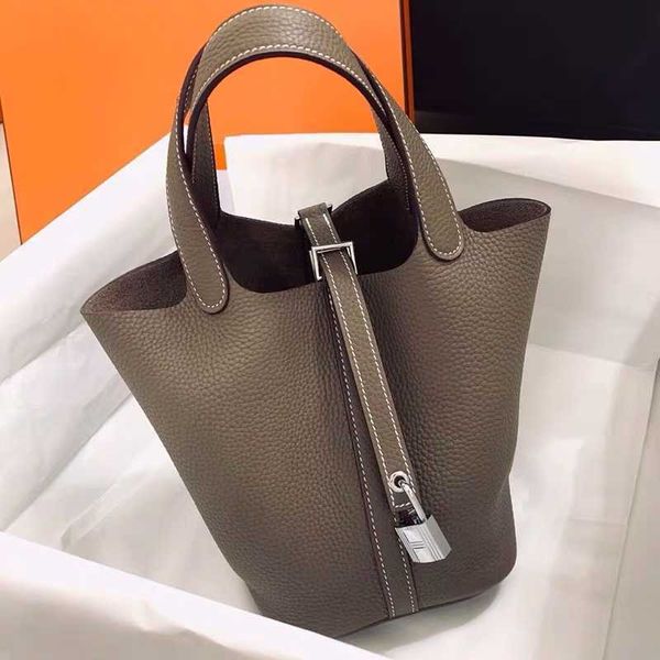 wholesale designer h ormes totes handbags vegetable basket bag genuine leather womens internet red fashionable bucket togo pattern layer cow
wholesale designer h ormes totes handbags vegetable basket bag genuine leather womens internet red fashionable bucket togo pattern layer cow