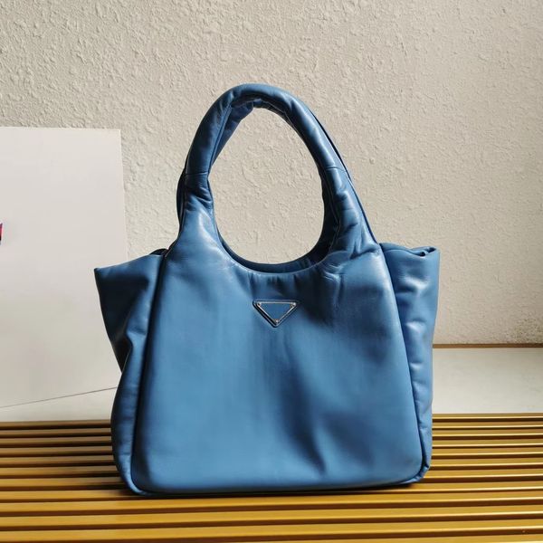 2023 designer women's classic shoulder bag made of soft sheepskin, simple and soft to touch, casual and fashionable sheepskin lined han
2023 designer women's classic shoulder bag made of soft sheepskin, simple and soft to touch, casual and fashionable sheepskin lined han