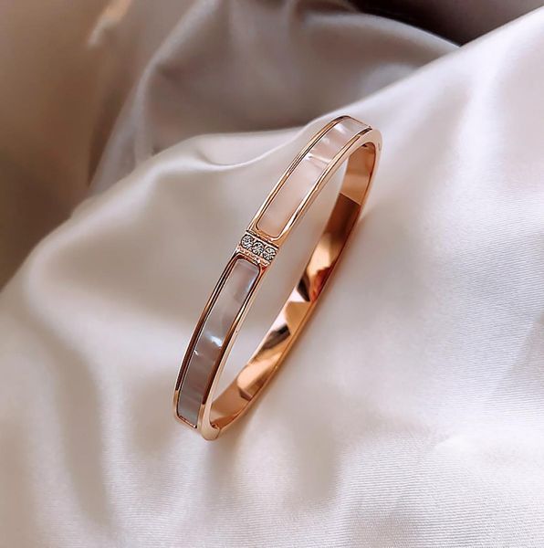 titanium steel bangle women shell bracelet simple fashion luxurys jewelry7875589, Black
titanium steel bangle women shell bracelet simple fashion luxurys jewelry7875589, Black