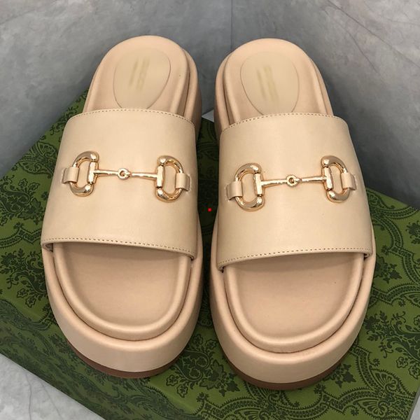 2023 fashion designer slippers women sliders foam runners pure sandals resin runners sliders 35-40 with box -599, Black
2023 fashion designer slippers women sliders foam runners pure sandals resin runners sliders 35-40 with box -599, Black